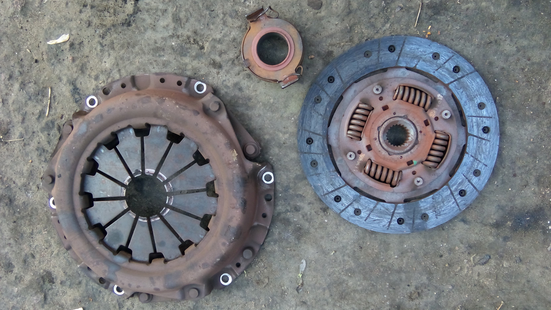 После замены сцепления машина дергается при переключении