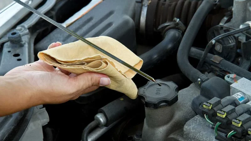 Правила проверки уровня масла в двигателе автомобиля