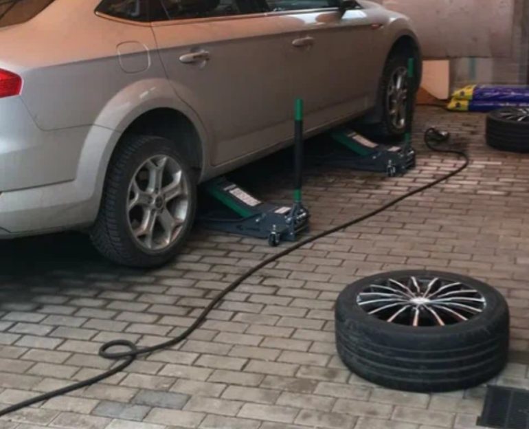 Почему выездной шиномонтаж — лучший вариант для автолюбителей зимой